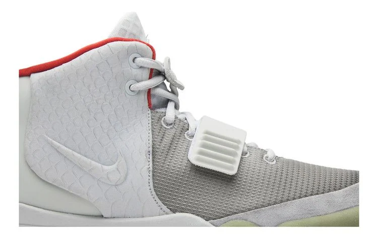 Nike Air Yeezy 2 Pure Platinum Wolf Grey sneaker, foto 3