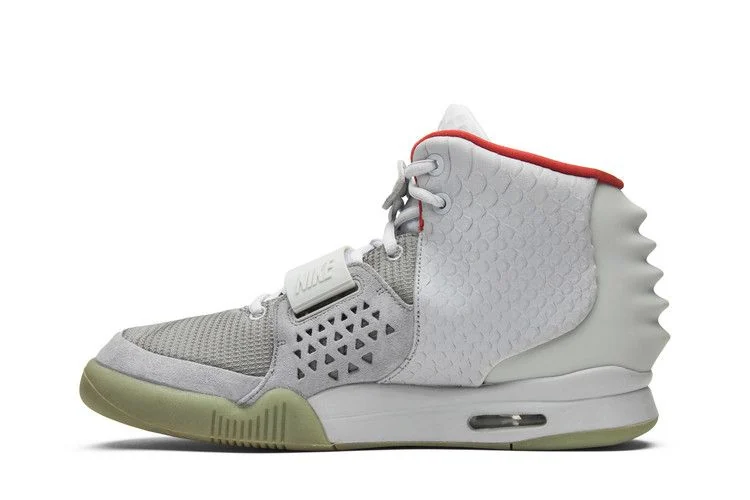 Nike Air Yeezy 2 Pure Platinum Wolf Grey sneaker, foto 4