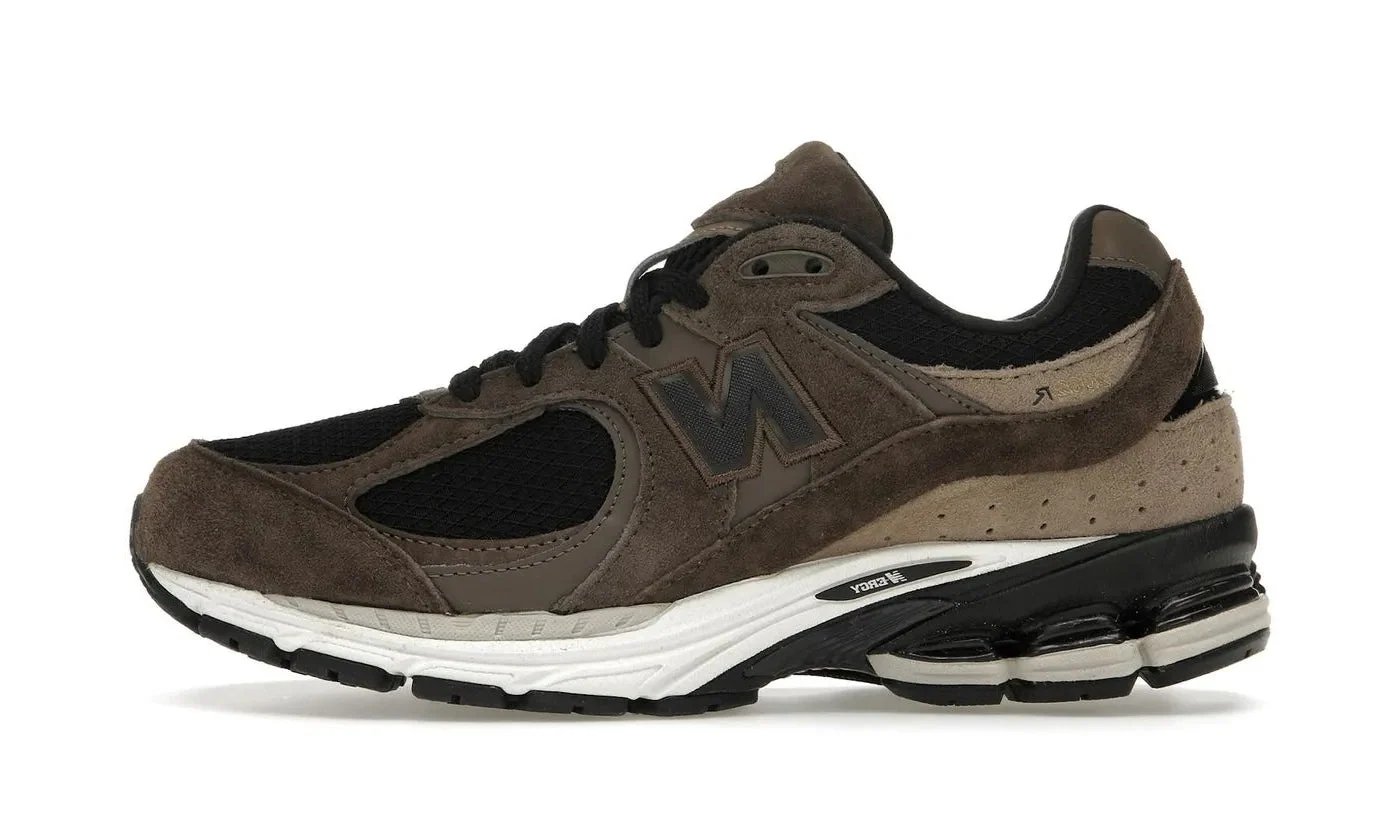 New Balance 2002R Mushroom Black / White sneaker