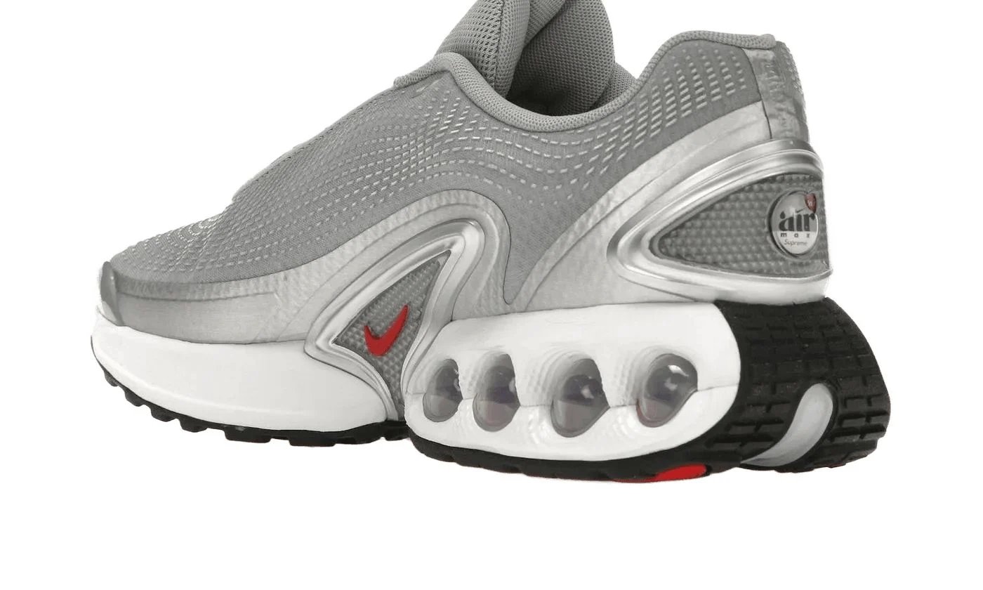 Nike Air Max Dn Supreme Silver Bullet (Friends & Family) Metallic Silver / University Red-White sneaker, foto 3