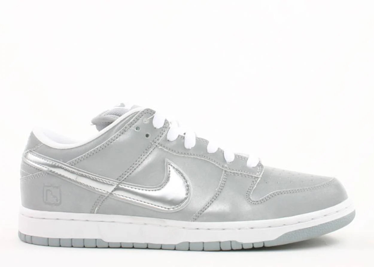 Nike Dunk Low Pro Sb "Medicom 3" Silver / Chrome sneaker