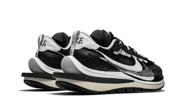 Nike Vaporwaffle Sacai Black White Summit White-Pure Platinum sneaker, foto 3